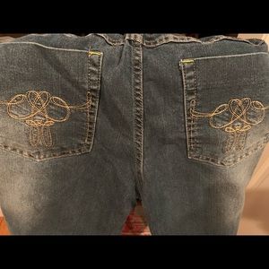 Maternity jeans!! Gorgeous!